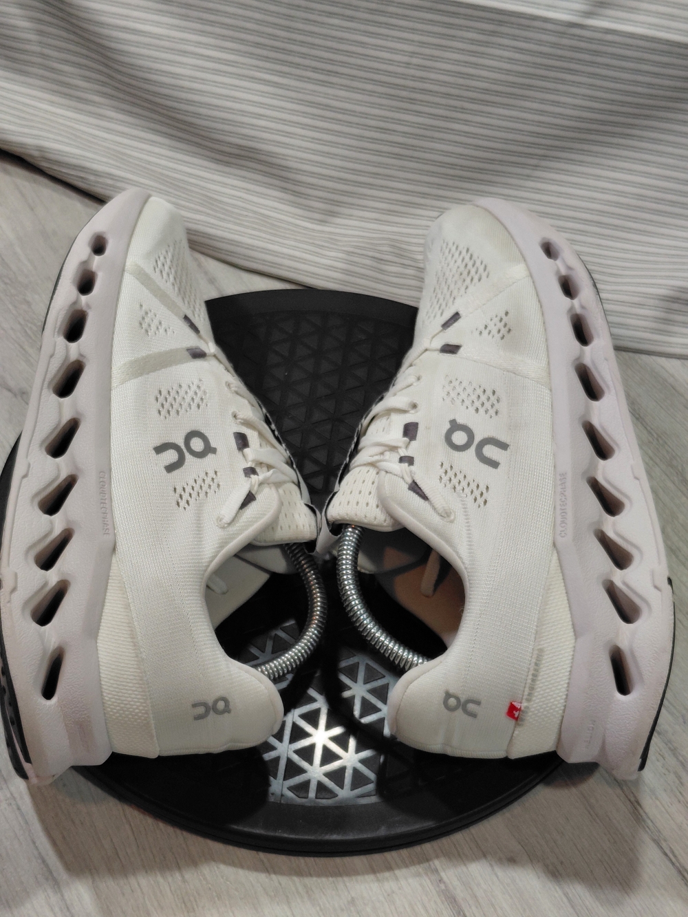 On Cloud Surfer 2 Womens Running Shoes White Ivory SIZE 10 - Picture 5 of 15